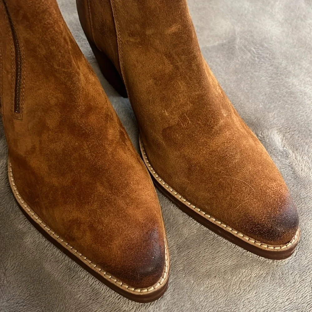VERY VOLATILE BANDIT SUEDE ANKLE BOOT IN TAN‎